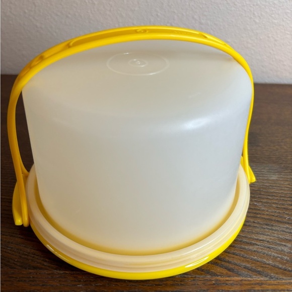 Tupperware Other - Vintage TUPPERWARE TOYS Kids MINI CAKE TAKER Carrier w/Lid & Handle Yellow 1498